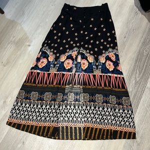 Beautiful patterned maxi dress with buttons
